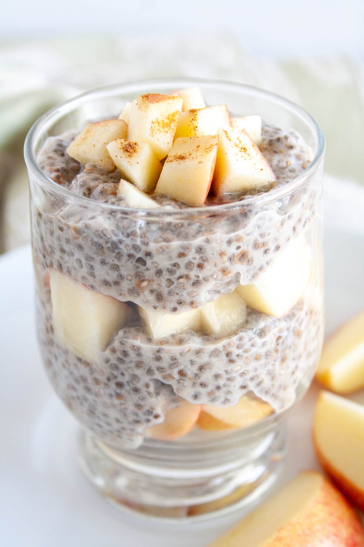 Apple Cinnamon Chia Pudding (vegan, gluten free) - This quick and easy recipe is a healthy breakfast or snack. Make it ahead of time for a meal on the go! #chiapudding #veganchiapudding Apple Cinnamon Chia Pudding in a jar with chopped apples on top.