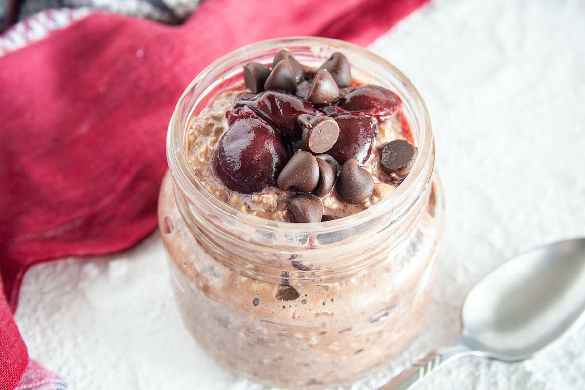 Chocolate Cherry Overnight Oats 