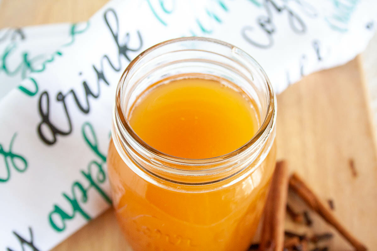 Apple Cinnamon Kombucha in mason jar close up.