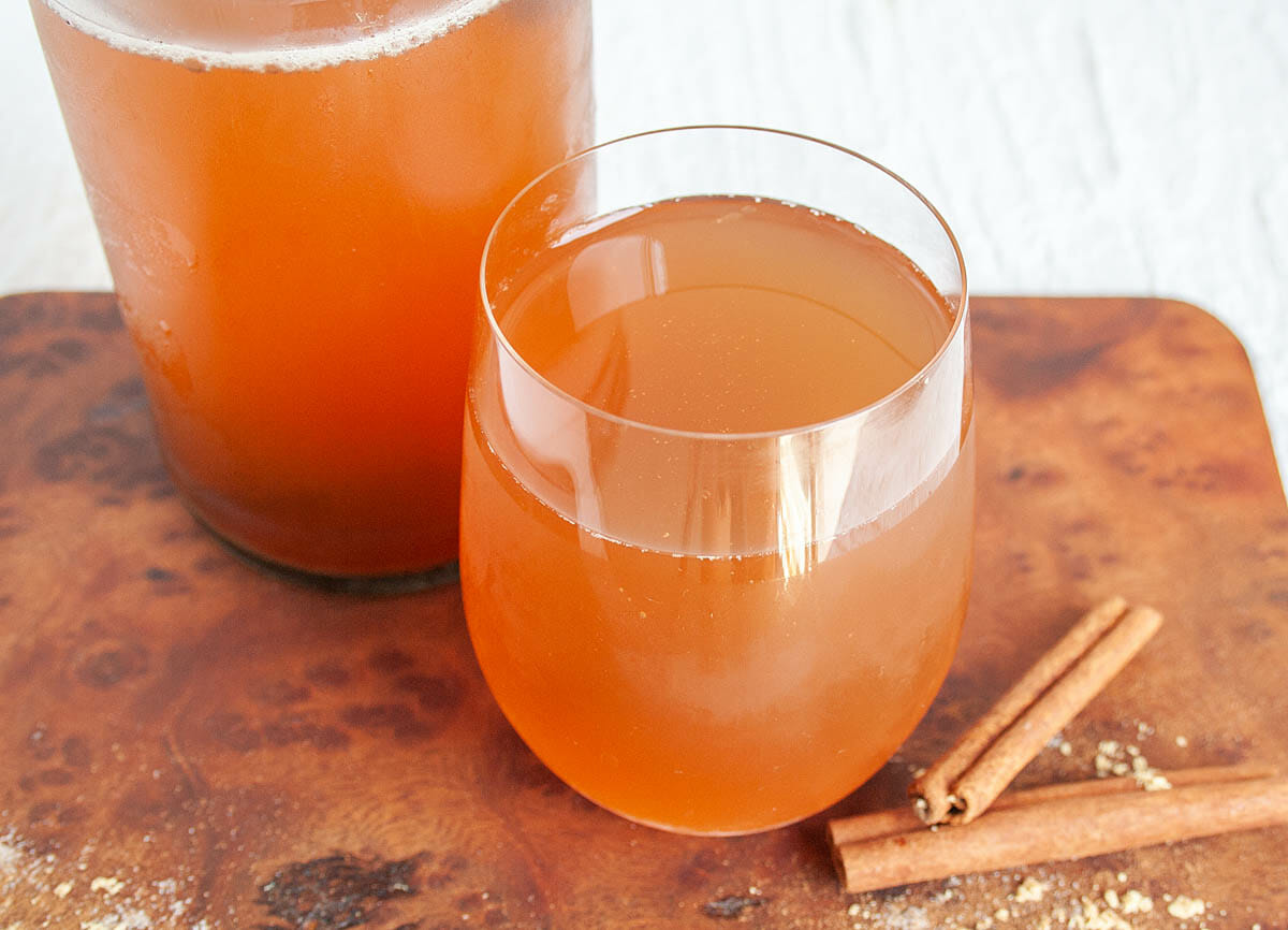 Spiced Kombucha close up.