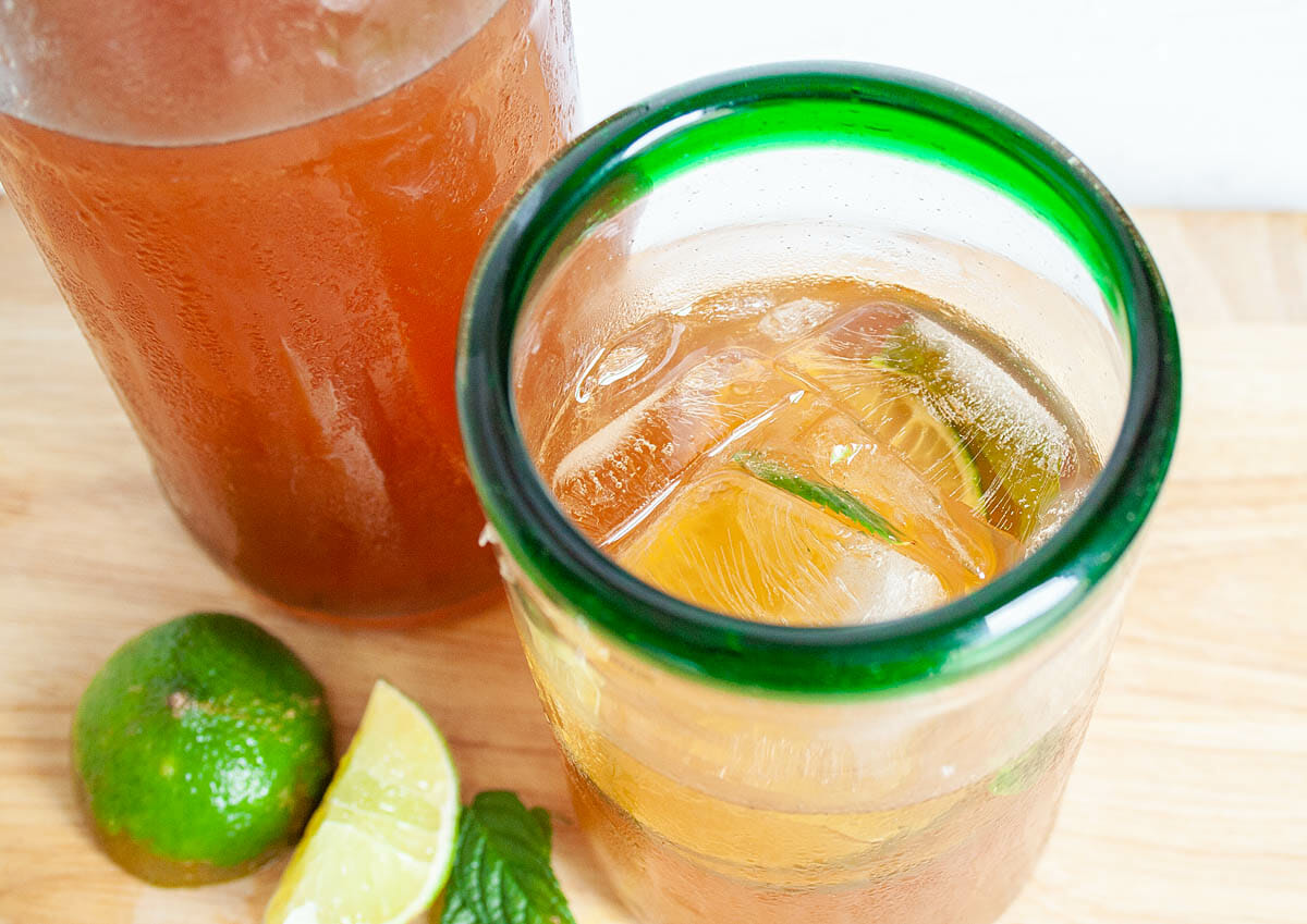 Mojito Kombucha close up.