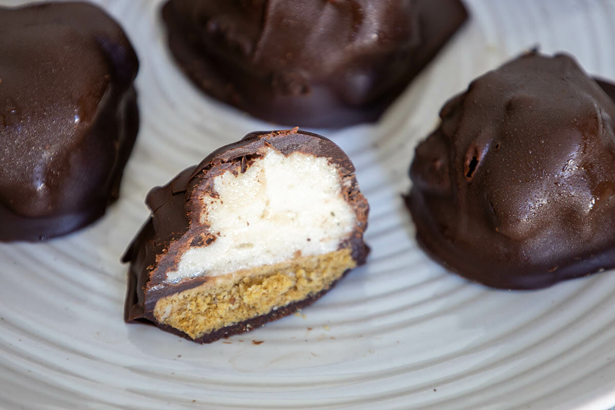 Vegan Mallomars on a plate.