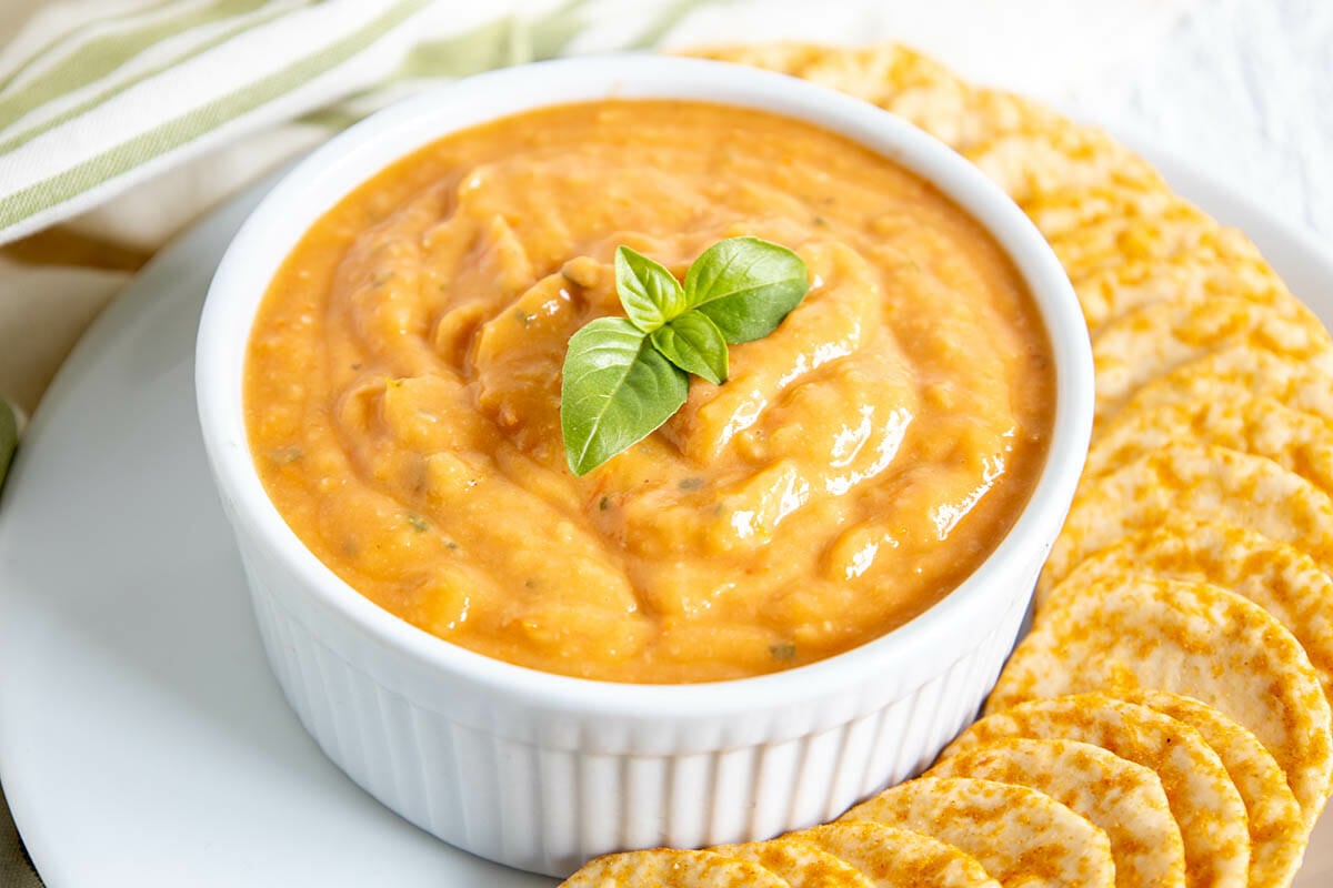Roasted Tomato Basil Dip with crackers.