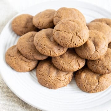 Vegan Gingersnaps on a plate.